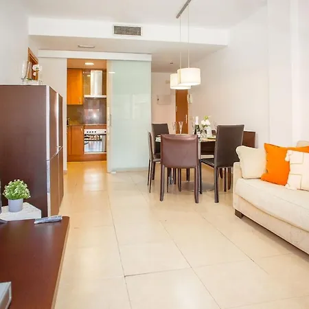 Con Piscina A Pasos Del Mar *