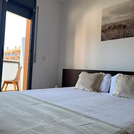 Con Piscina A Pasos Del Mar *