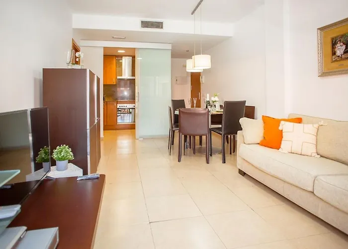 Con Piscina A Pasos Del Mar *