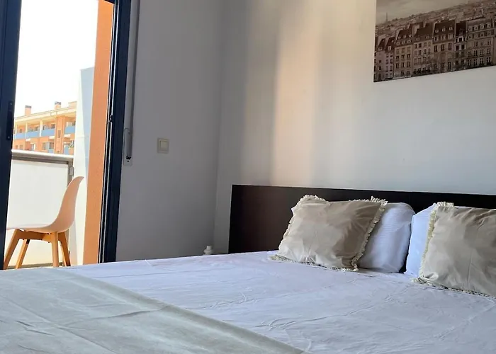 Con Piscina A Pasos Del Mar *