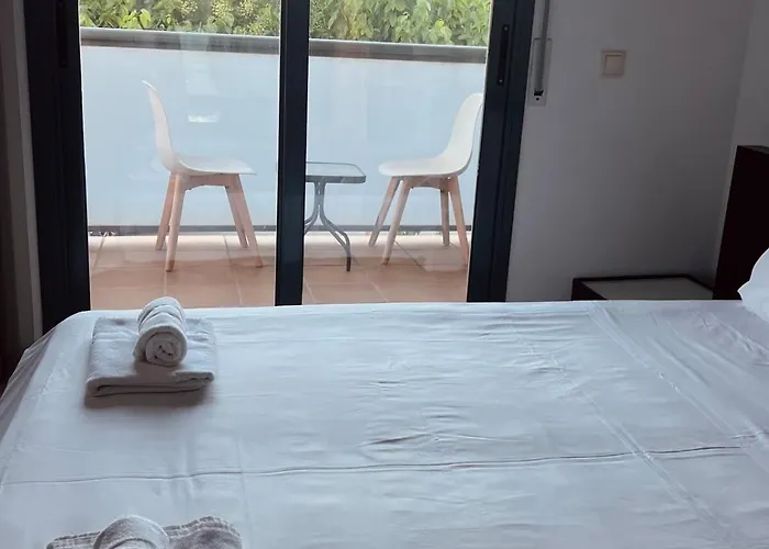 Con Piscina A Pasos Del Mar